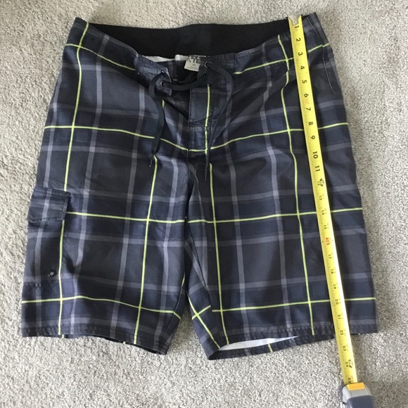 Men’s Hang Ten Swim Trunks size 36 black,gray, yellow pin stripe plaid. - Picture 2 of 3